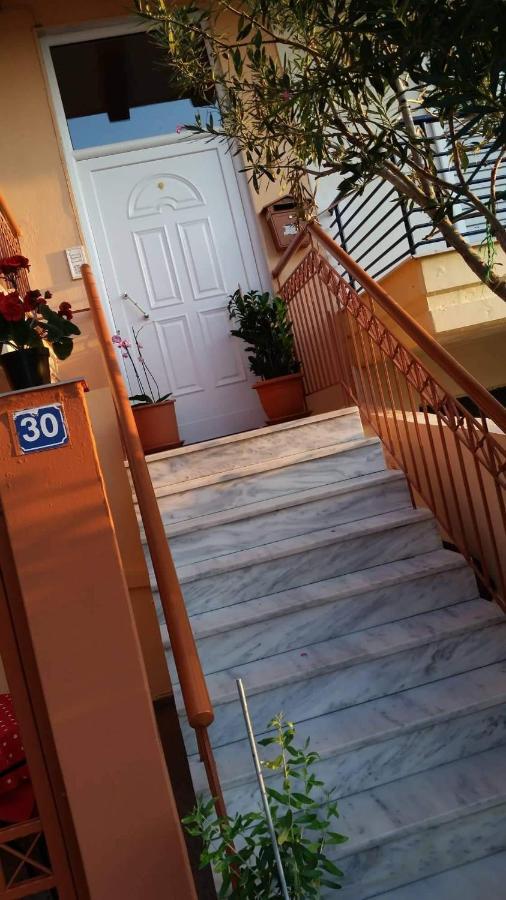 Elle Apartment By Alp Hospitality Services Nea Kallikrateia Bagian luar foto
