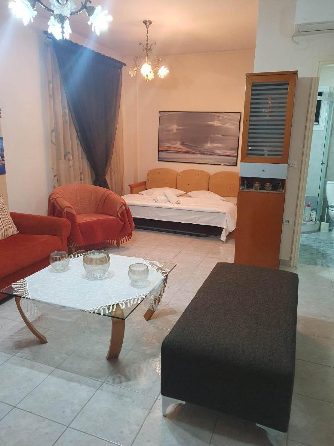Elle Apartment By Alp Hospitality Services Nea Kallikrateia Bagian luar foto
