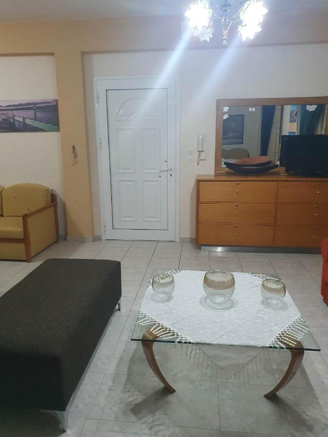 Elle Apartment By Alp Hospitality Services Nea Kallikrateia Bagian luar foto